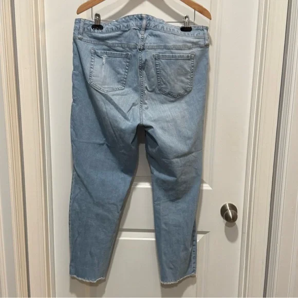 Torrid Jeans Cropped Boyfriend Distressed Feel The Fit Vintage Stretch Denim - Picture 7 of 8